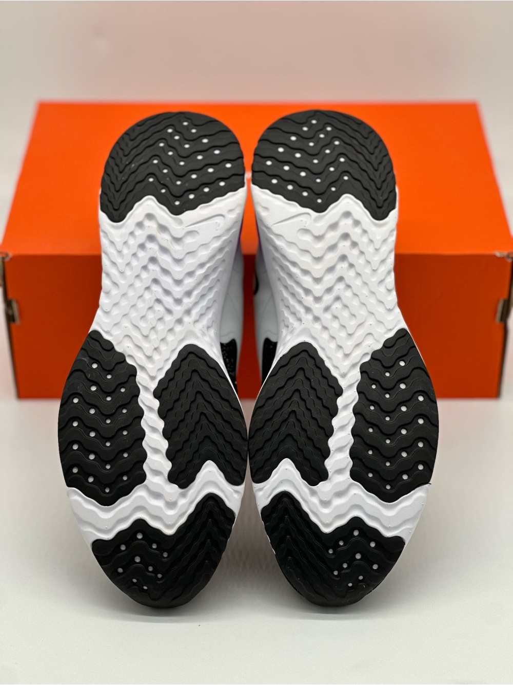 Nike Men’s Black, White & Purple Knit Running Sneakers - Picture 6 of 9
